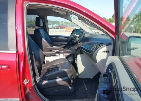 2014 Chrysler Town & Country Touring from USA, damaged, VIN 2C4RC1BG2ER115162